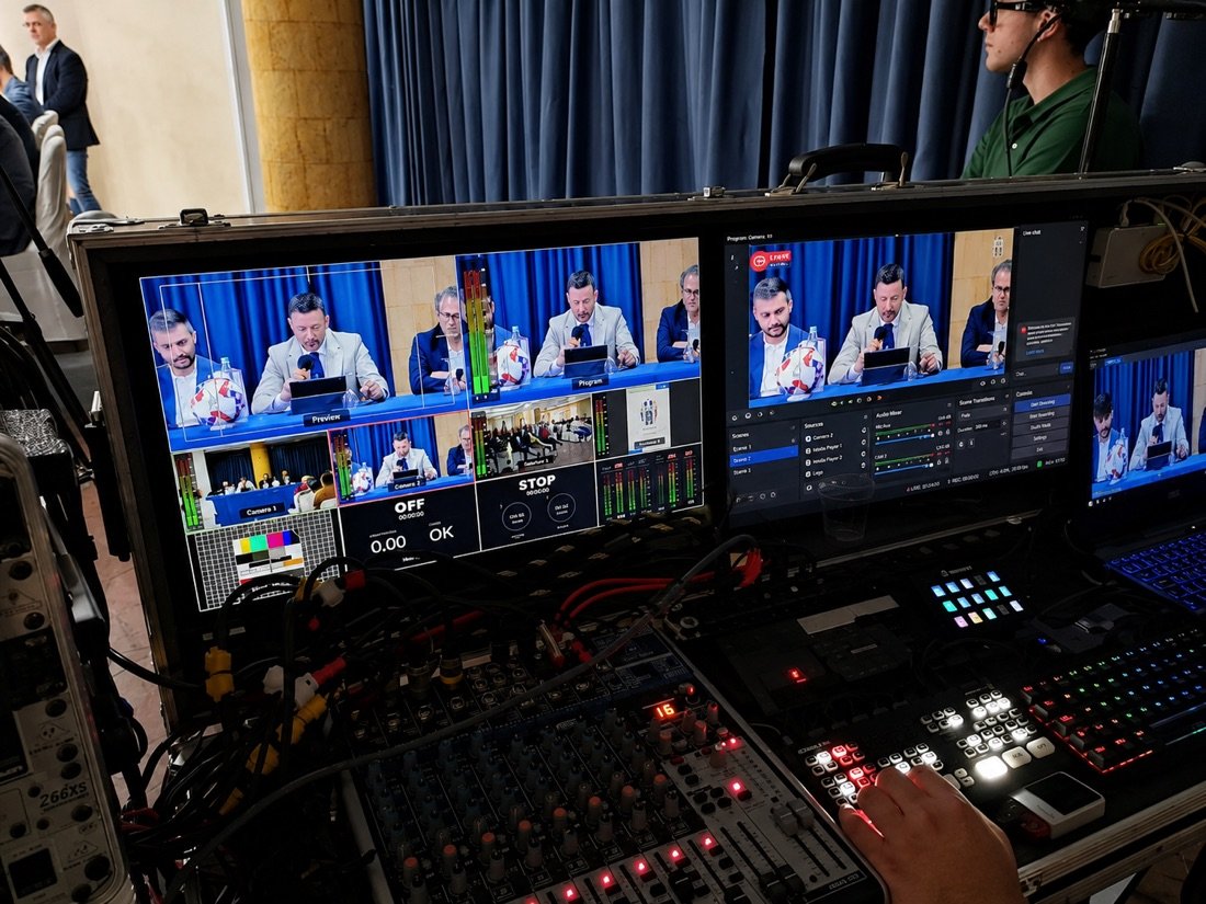 Bancone di regia broadcast multicamera — SciroccoMedia